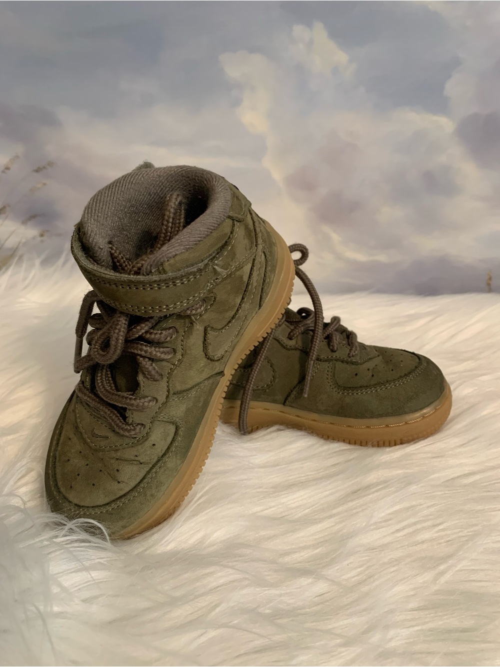 NIKE AIR Force 1 VINTAGE Children’s olive green suede booties Size 8C PRELOVED